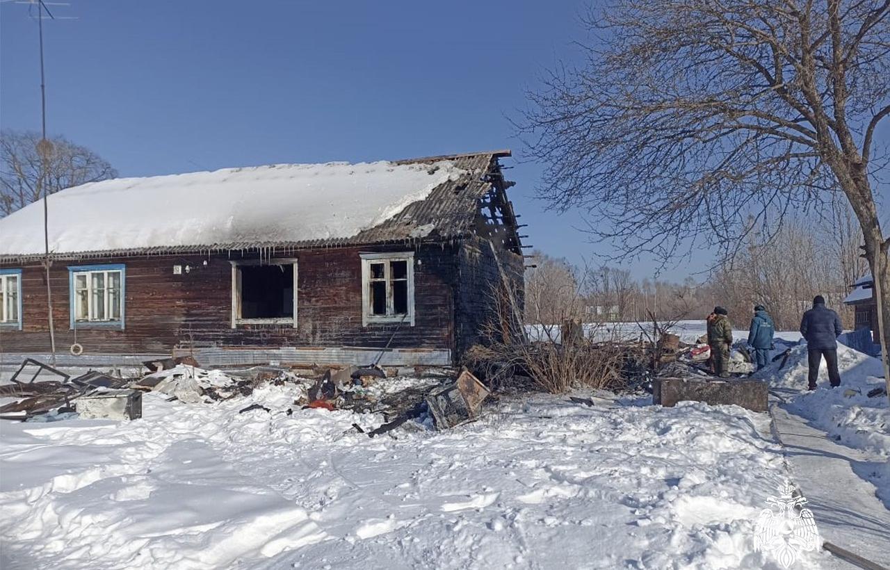 Пенсионерка спасла двоих детей из горящего дома в Хабаровском крае