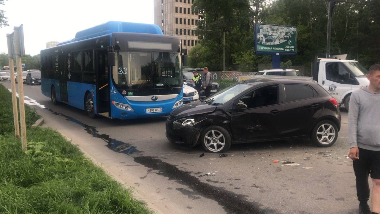 В ДТП с автобусом в Хабаровске пострадали три человека