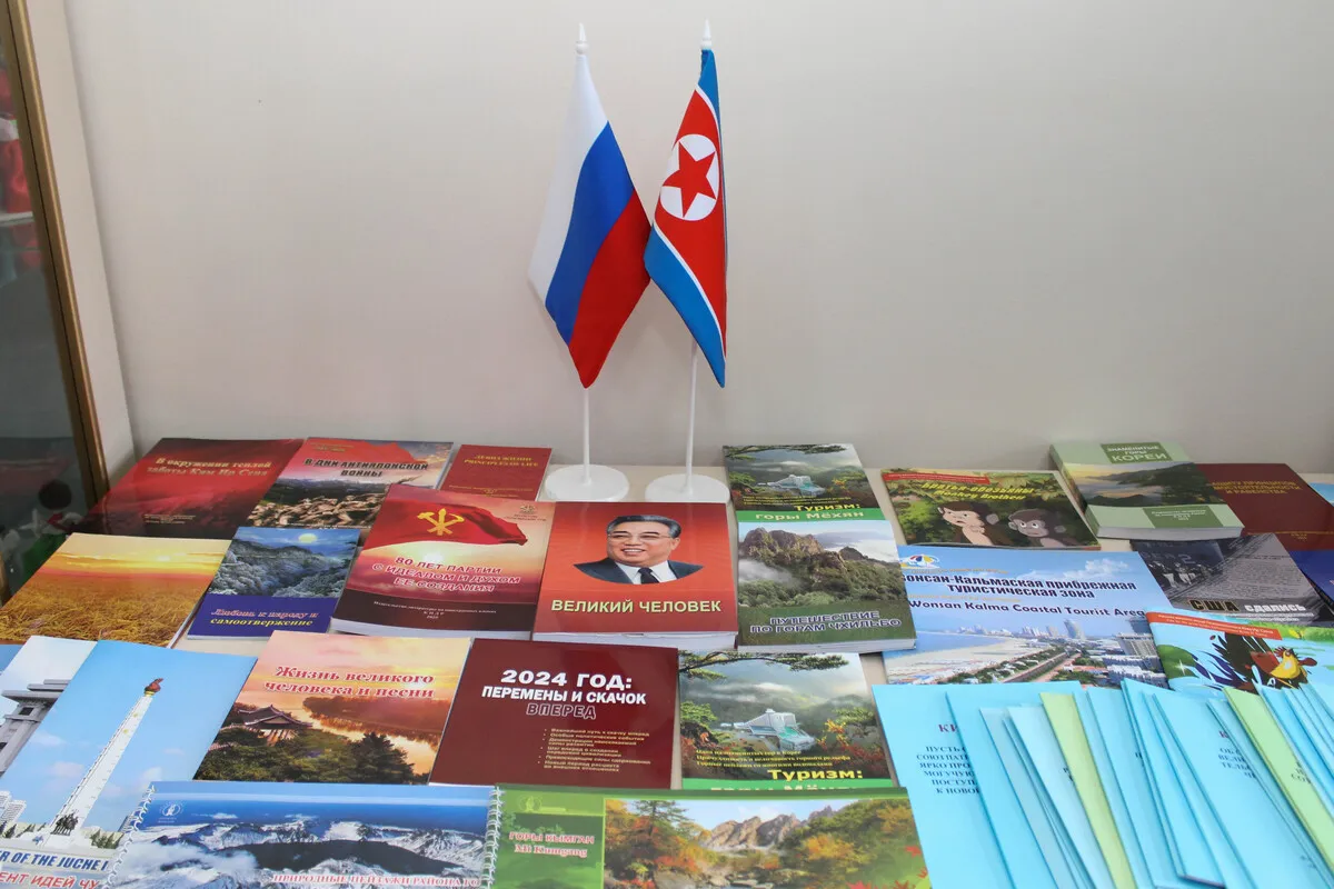 В Хабаровске открылась выставка в честь годовщины договора России и КНДР - Хабаровский край сегодня