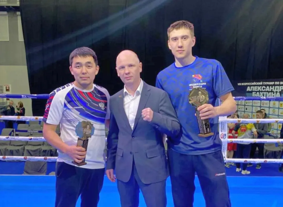 Хабаровчане Косман и Гуков взяли «золото» всероссийского турнира по боксу Хабаровчане Косман и Гуков взяли «золото» всероссийского турнира по боксу