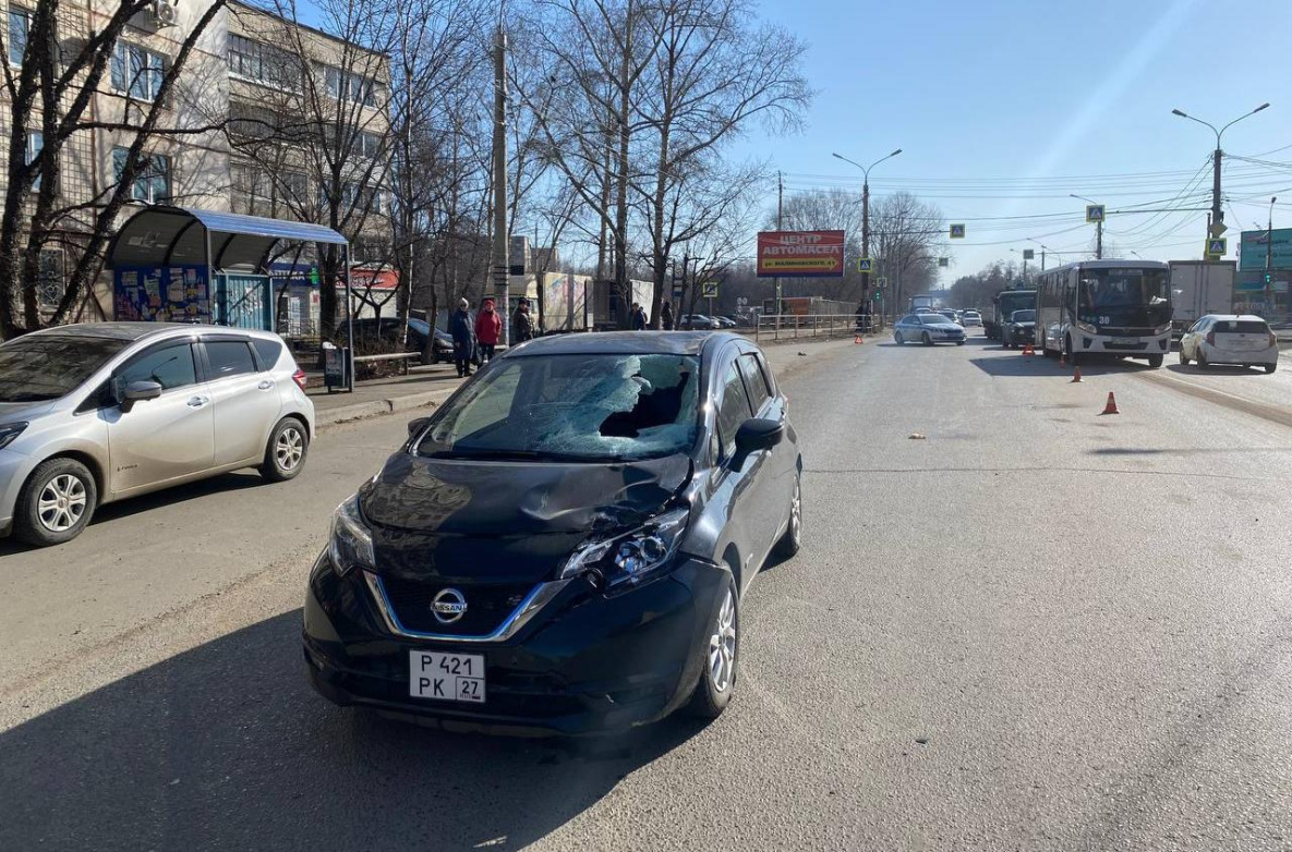 В Хабаровске у остановки «52 школа» Nissan Note насмерть сбил пешехода