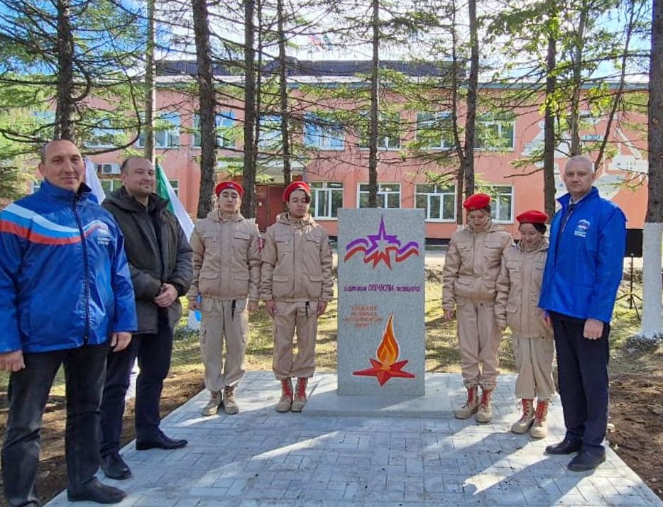 Два новых памятника установили в Аяне на севере Хабаровского края