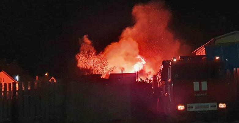 Подростки в Хабаровском крае помогли потушить серьезный пожар 
