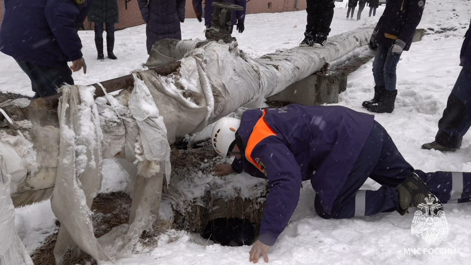В пригороде Хабаровска 13-летний мальчик провалился в колодец