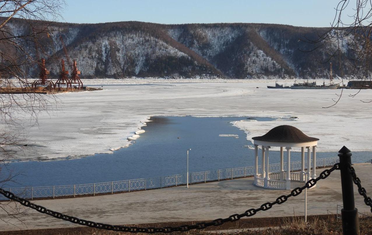 Ледоход в Николаевске -на-Амуре в этом году начался  необычно рано
