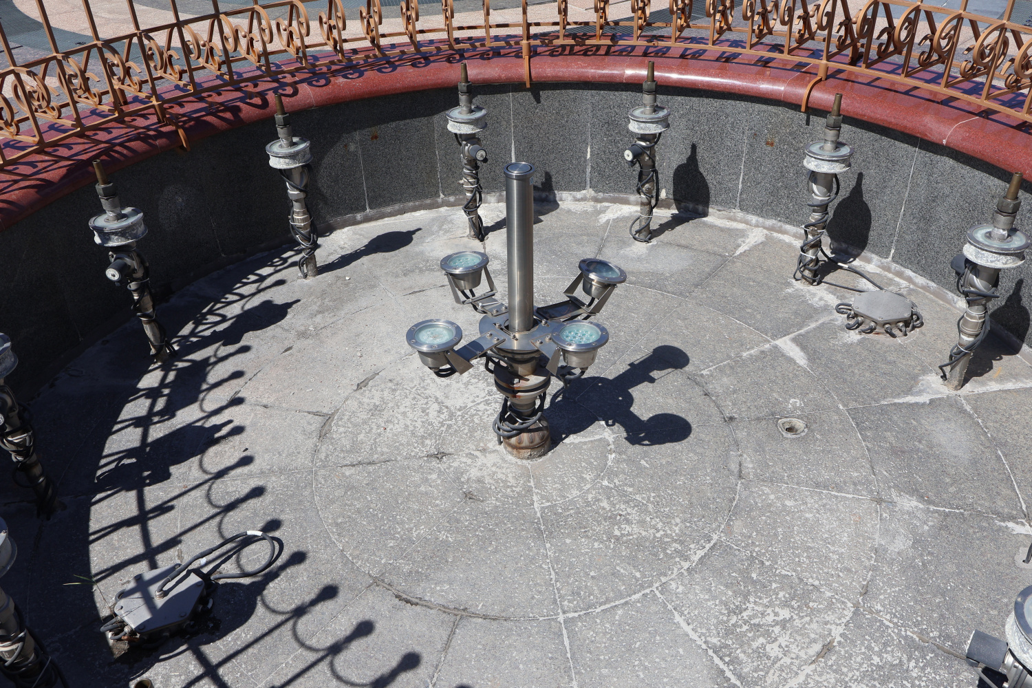 Хабаровские фонтаны начали консервировать на зиму