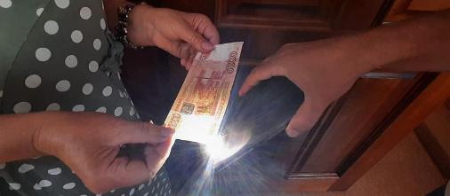 В Комсомольске задержан курьер обманывавших пенсионеров мошенников