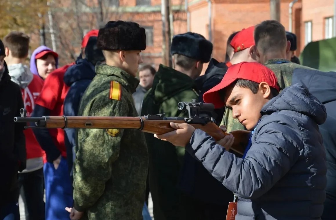 Хабаровские подростки на летних каникулах могут овладеть снайперским искусством