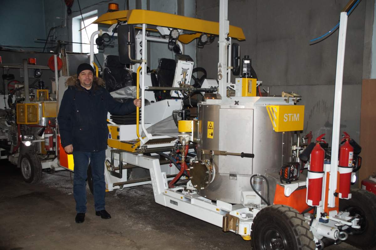 Уникальная машина для нанесения дорожной разметки появилась в Хабаровске