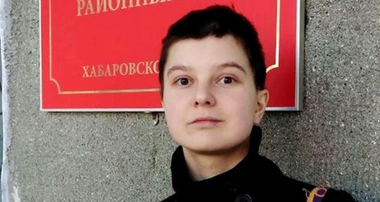 Комсомольская ЛГБТ-активистка подстриглась под ЗК и вышла на свободу