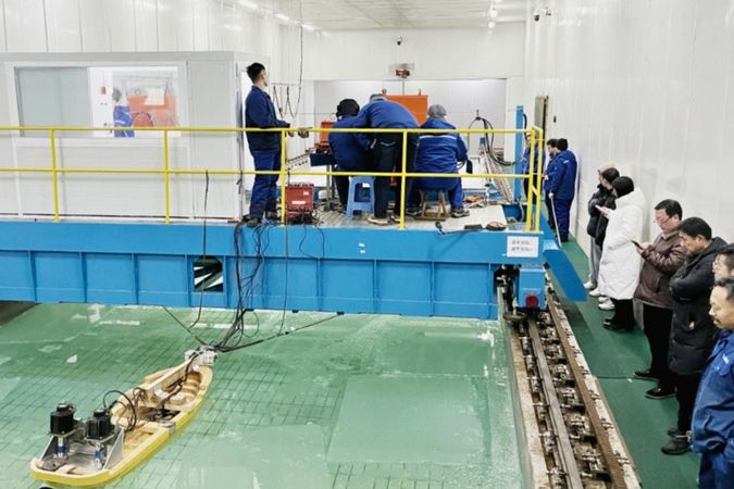 Буксиры в порту Эльга смогут работать при толщине льда до 90 сантиметров 