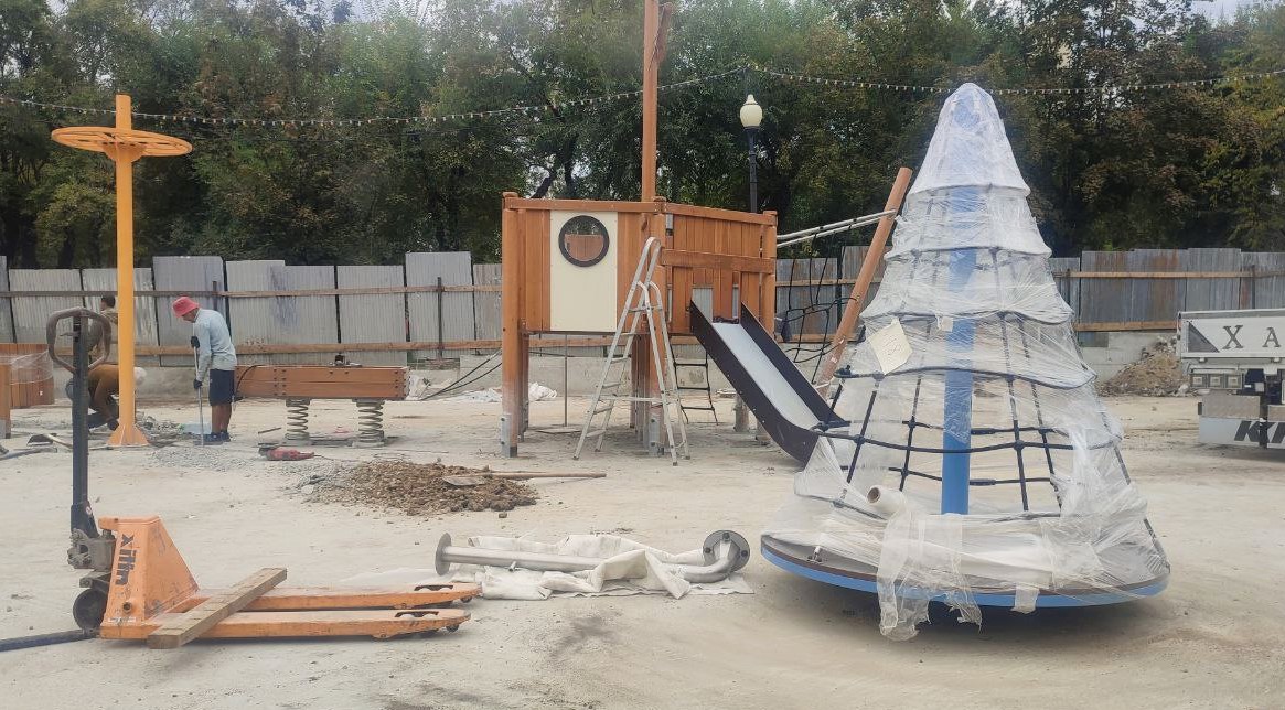 Детскую площадку в хабаровском парке «Динамо» пообещали открыть в октябре
