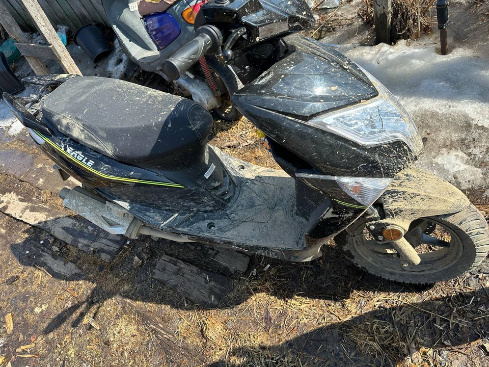 Два подростка в Хабаровском крае попали в больницу после поездки на мопеде
