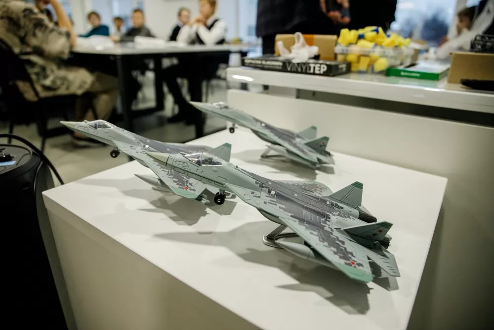 Школьников Комсомольска-на-Амуре научат строить мини-самолёты