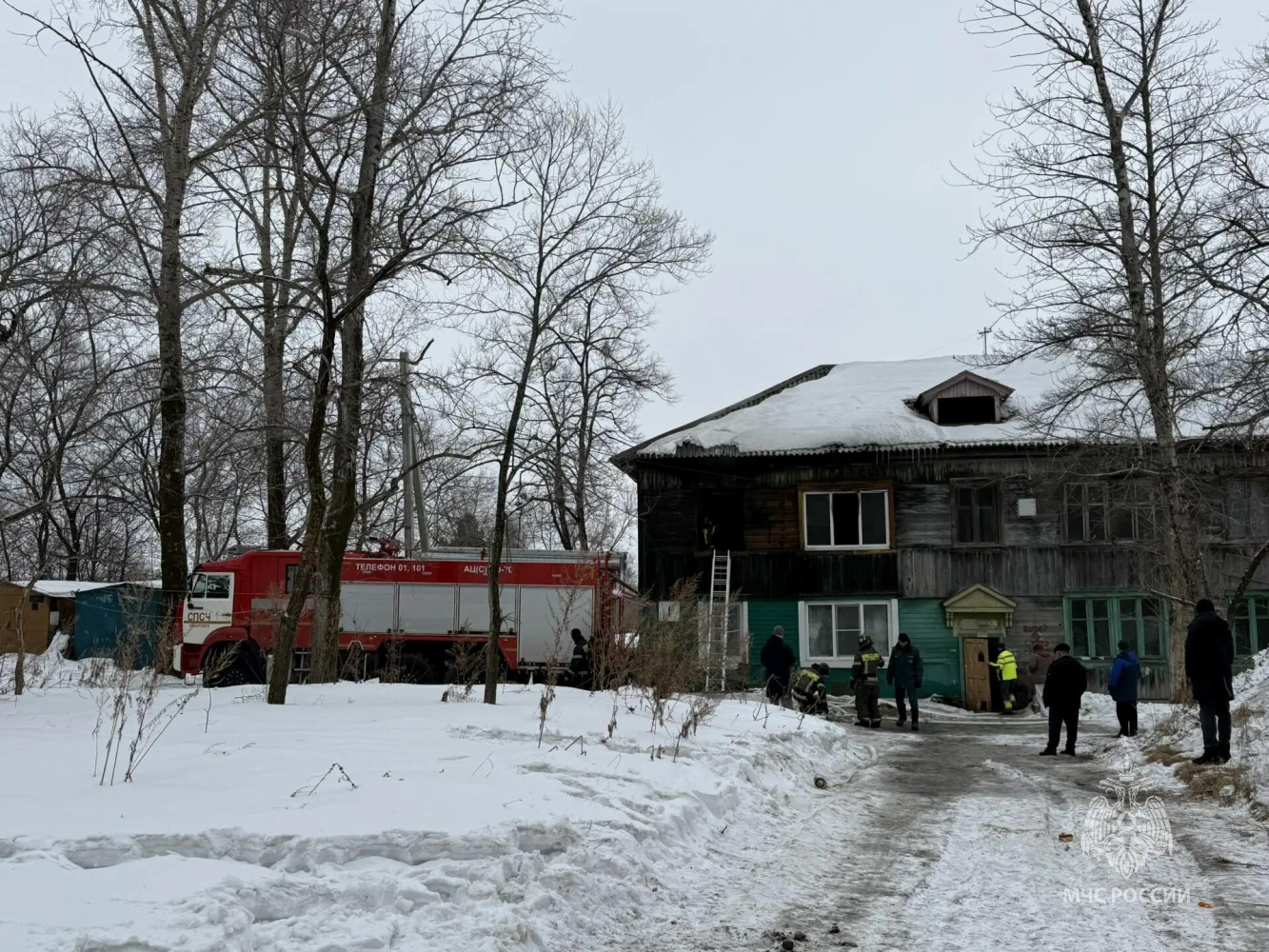 Мужчина и девочка погибли при пожаре в Хабаровске