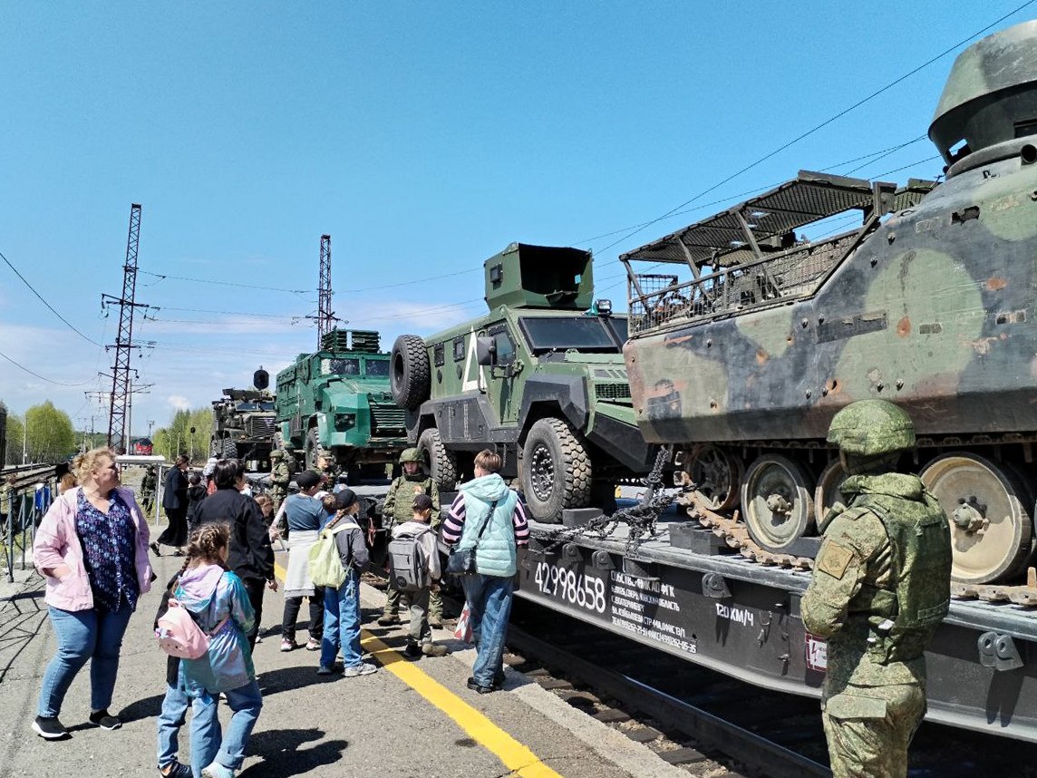 Агитационный поезд Минобороны России встретили в Новом Ургале