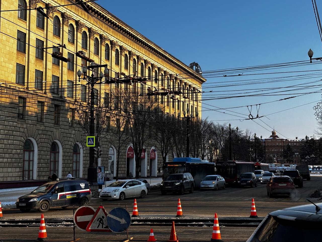 Хабаровск встал в девятибалльные пробки из-за ремонта трамвайных путей