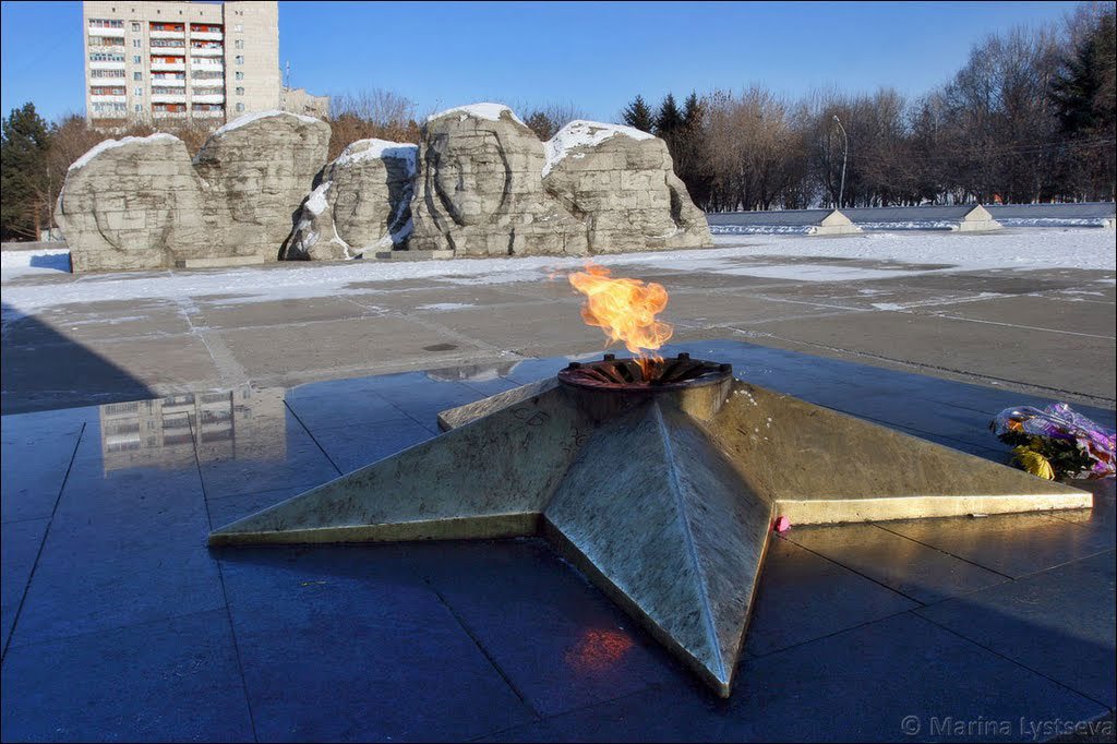 Мемориал комсомольск. Вечный огонь Комсомольск на Амуре. Мемориальный комплекс Комсомольск на Амуре. Вечный огонь Комсомольск мемориал. Вечный огонь Комсомольск на а Уре.