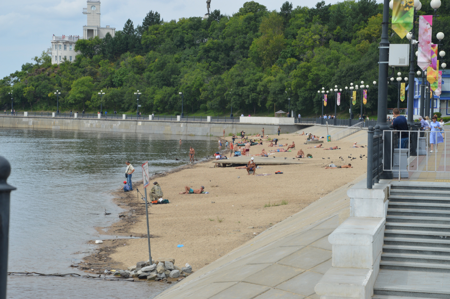 Между Комсомольском и Николаевском  на месяц позже обычного пошли пассажирские суда