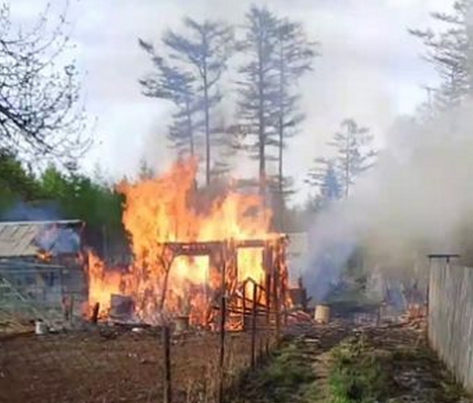 Пенсионер в Хабаровском крае сжёг свою дачу и два дома соседей