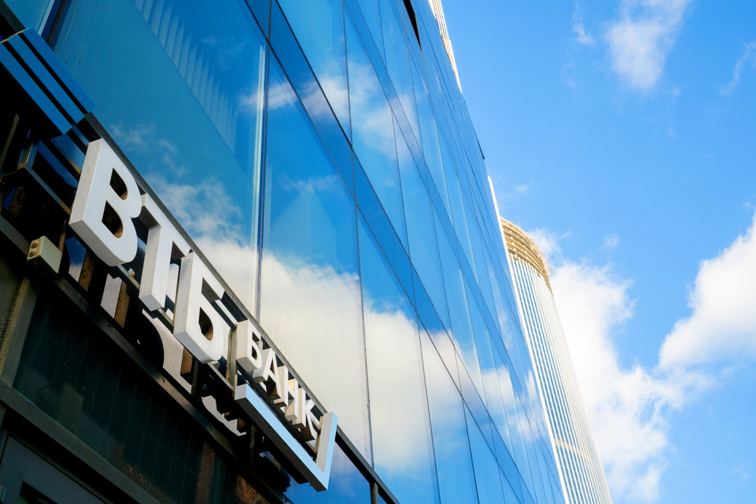 ВТБ посчитал, сколько заработали его вкладчики за полгода