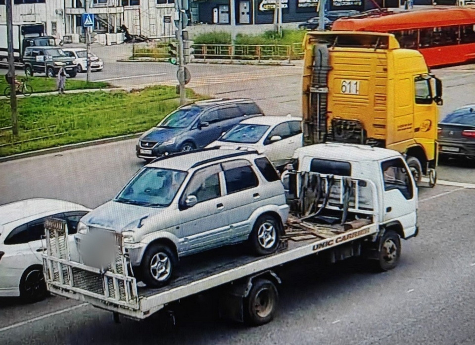 Хабаровчанин сдал украденный автомобиль в пункт приёма вторсырья