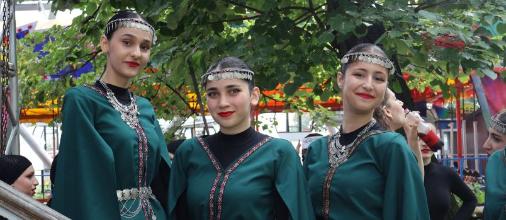 Под звуки дхола отметили в Хабаровске «Праздник Абрикоса»