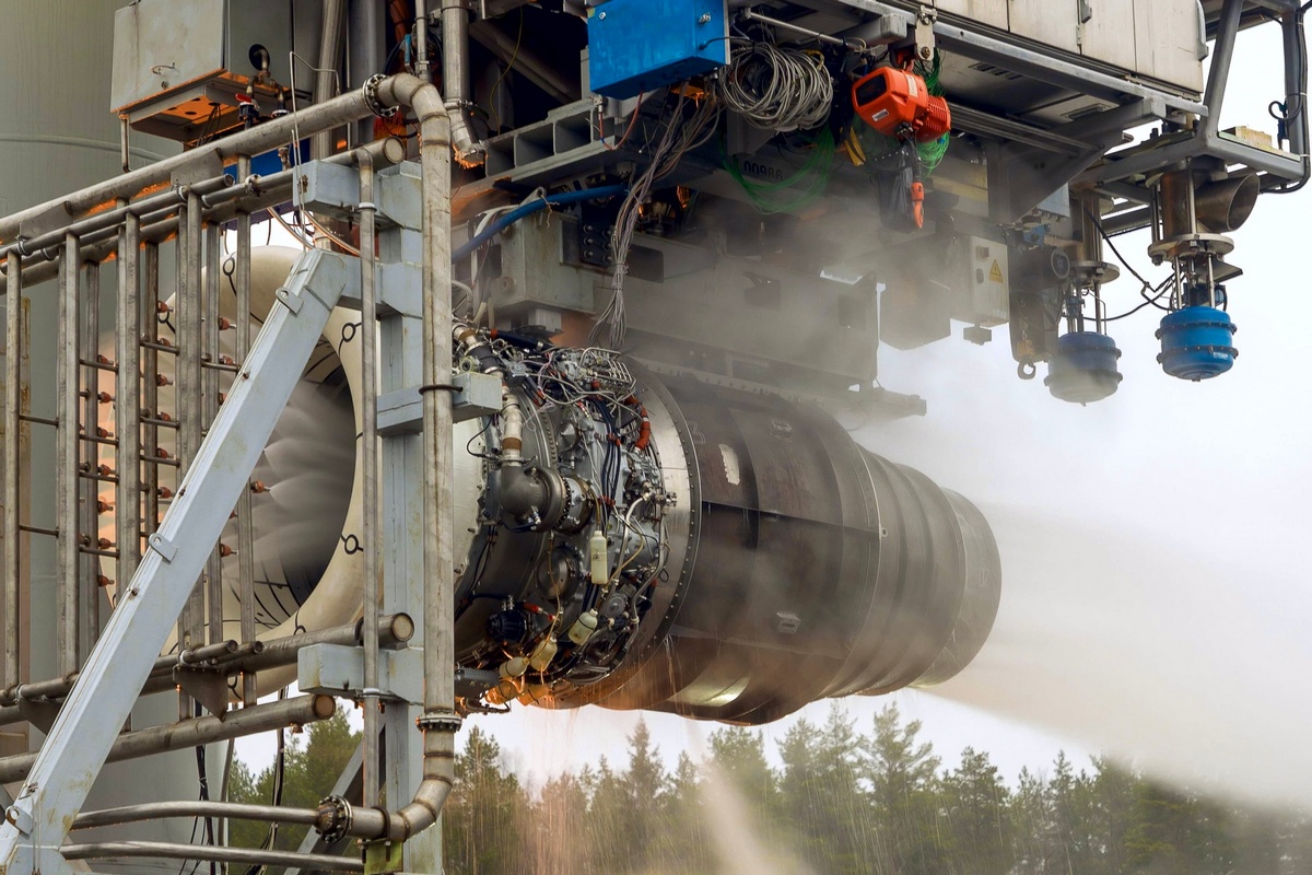 Двигатель ПД-8 для комсомольского «Суперджета» испытали ливнем