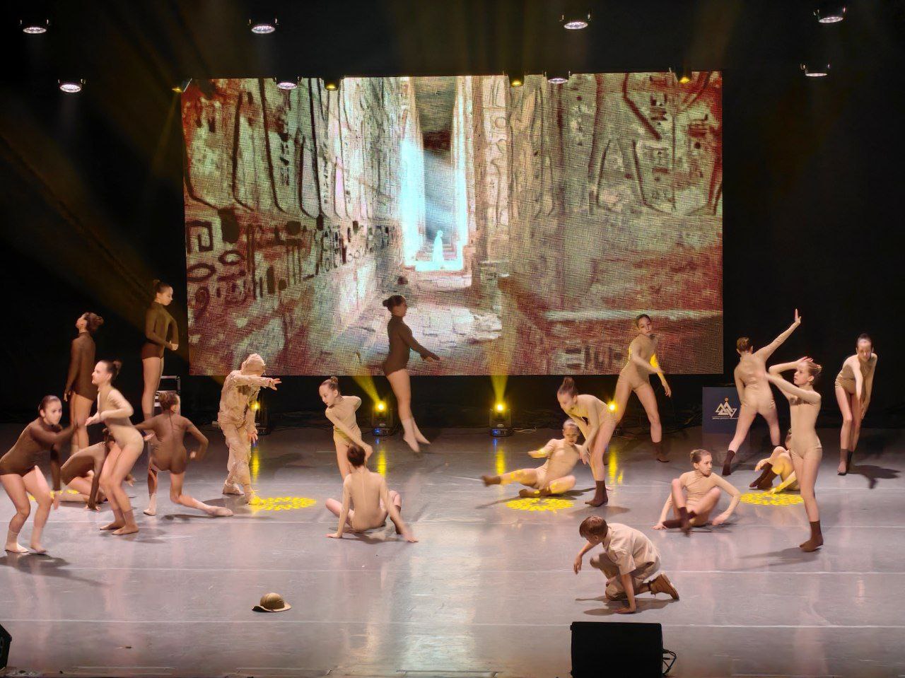 Хабаровские танцоры показали во Владивостоке историю археолога и взяли Гран-при