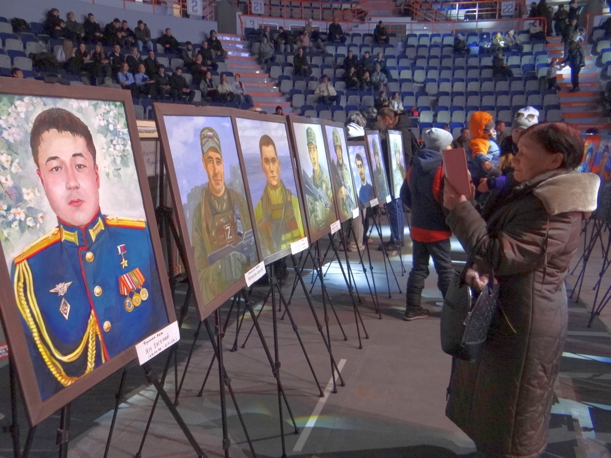 Выставка «Женщины в искусстве. Земля героев» открылась в Комсомольске-на-Амуре