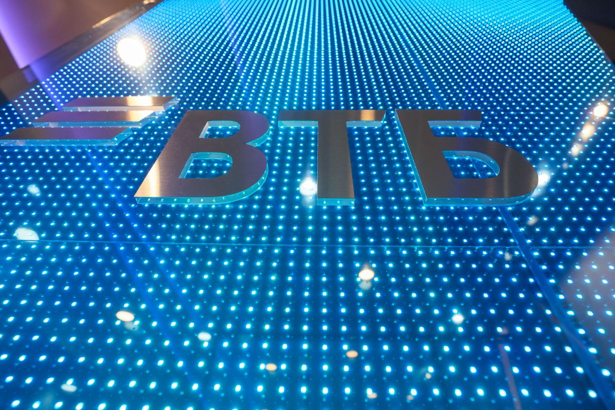 ВТБ заработал 30,2 млрд рублей в апреле