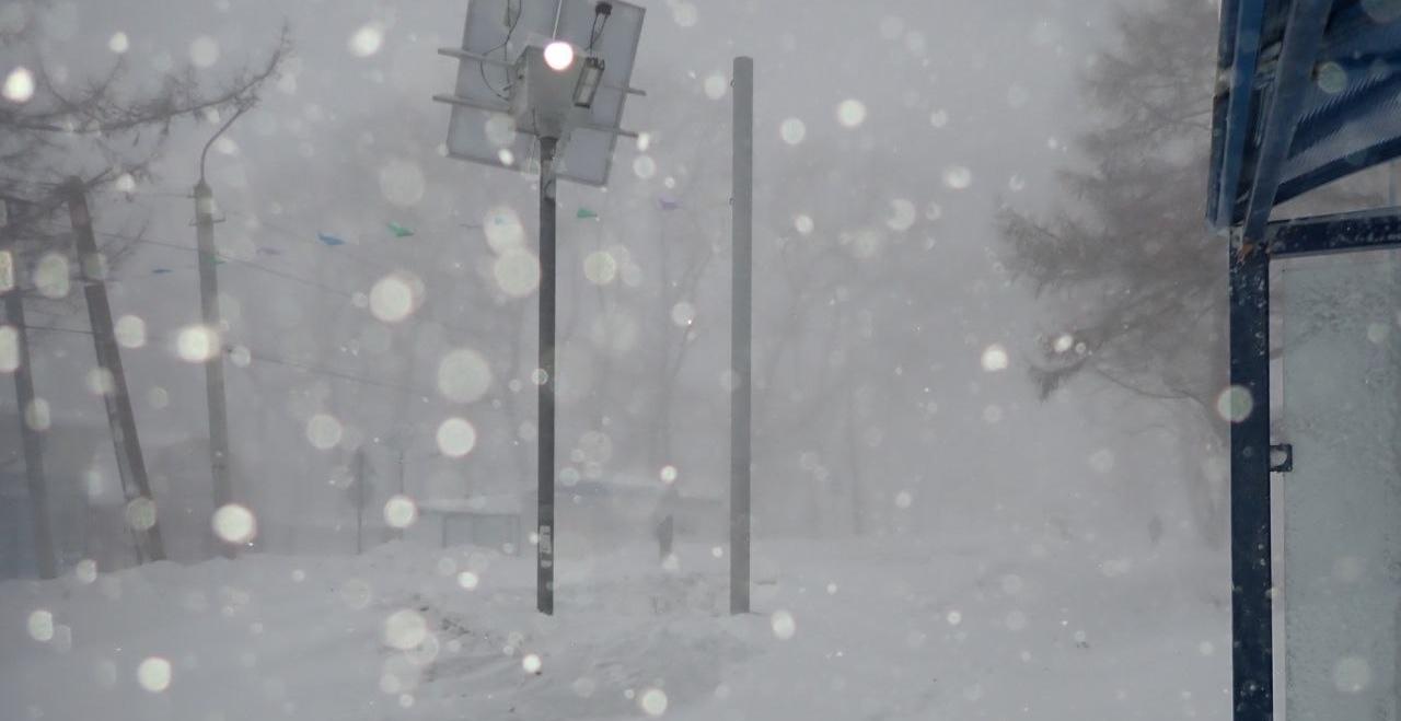 В Николаевском районе из-за сильного снегопада введен режим ЧС 