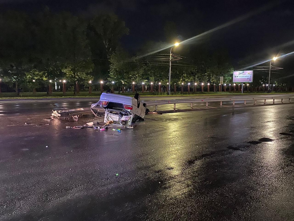 В Хабаровске в перевернувшемся автомобиле пострадал 8-летний мальчик