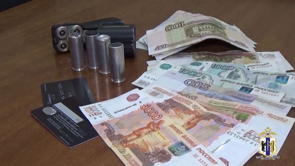 Серийного вора из автомобилей задержали в Хабаровске