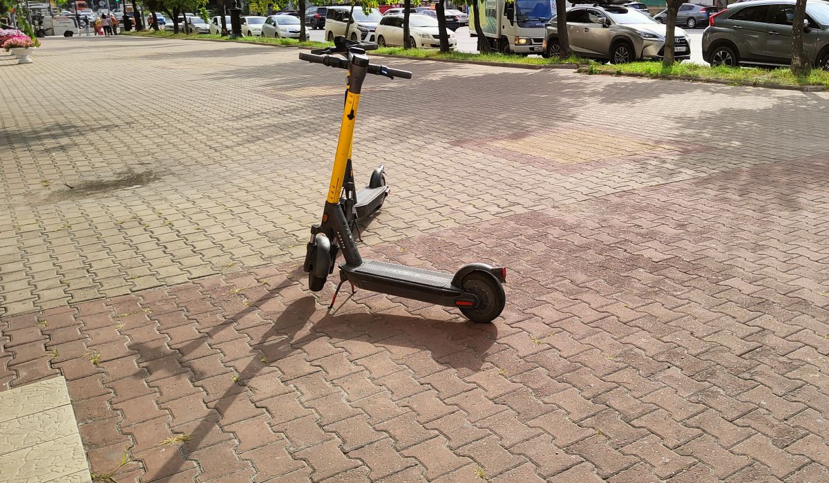 Мэрия Хабаровска намерена доказать, что прокатчики самокатов работают незаконно