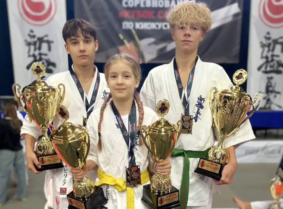 Пять медалей завоевали каратисты из Хабаровского края на турнире в Самаре