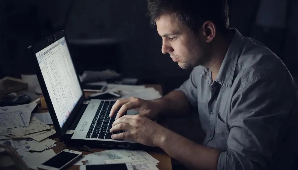 Онлайн-мошенники за неделю похитили у жителей Хабаровского края более 36 млн рублей