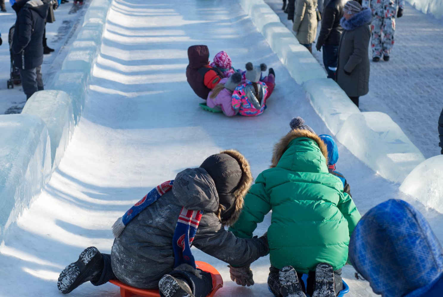 В Хабаровске начали строительство новогодних городков