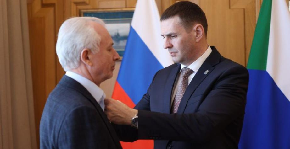 Авиастроитель Александр Пекарш отмечен знаком «За заслуги перед Хабаровском краем»
