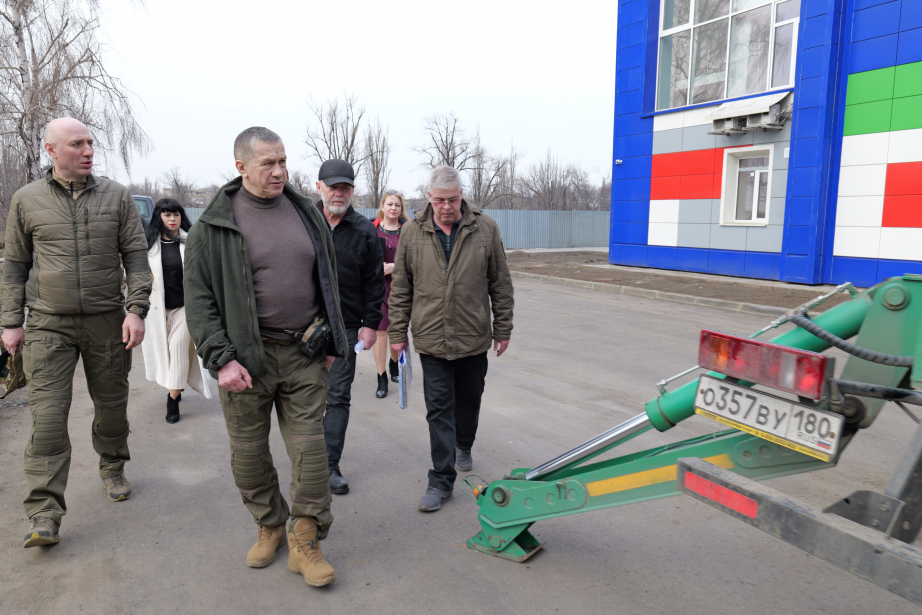 Юрий Трутнев в ДНР посетил подшефный Хабаровскому краю город Дебальцево