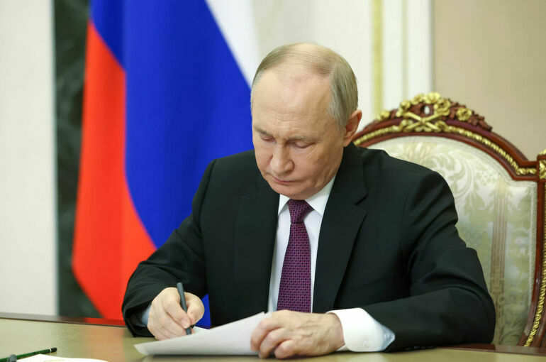 Президент Владимир Путин запретил в России «фабрик» и «дитейлс»