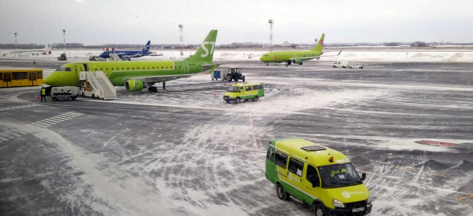 самолеты в аэропорту хабаровска