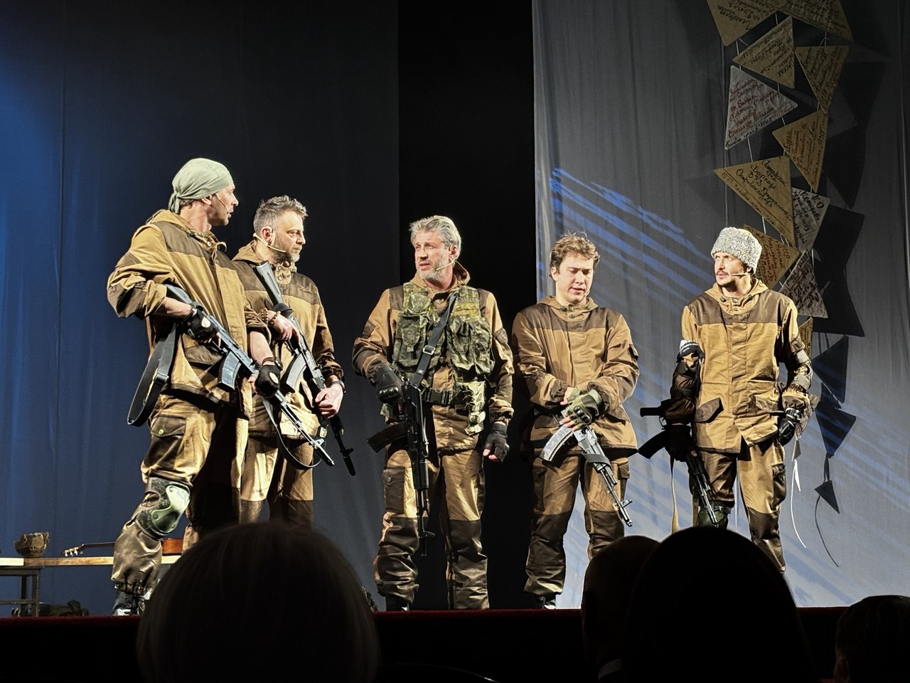 Погибшие герои СВО «говорили» с хабаровчанами со сцены Театра драмы