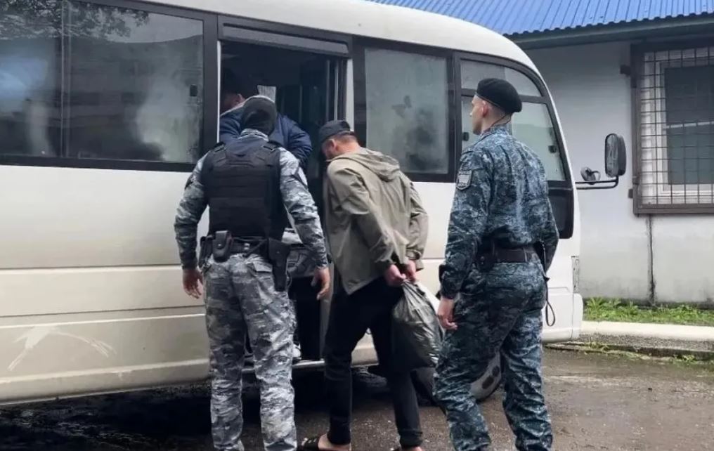 Незаконным мигрантам в Хабаровском крае дали последний шанс