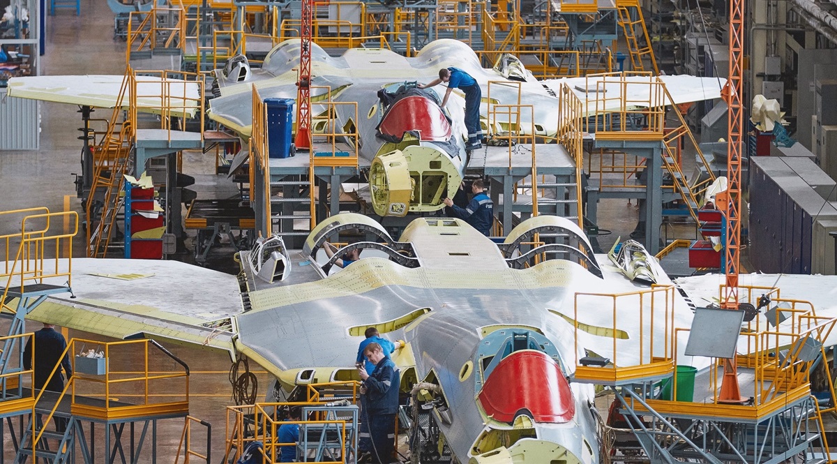 Средняя зарплата на Комсомольском-на-Амуре авиазаводе превысила 130 тыс рублей
