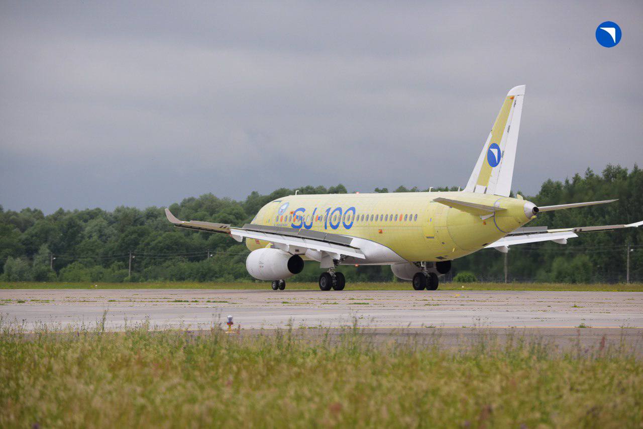 Импортозамещённый «Суперджет-100» успешно долетел из ДФО до Подмосковья