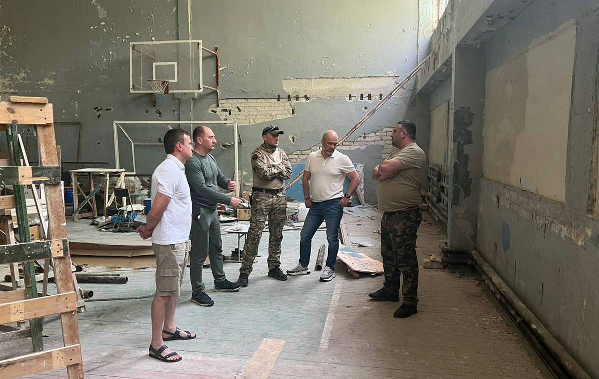 Хабаровский край помогает восстановить спортивный центр в Дебальцево