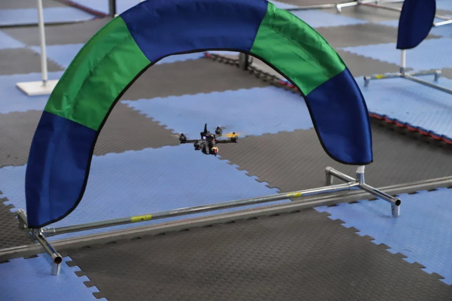 Молодёжь Хабаровского края соревнуется в гонках дронов