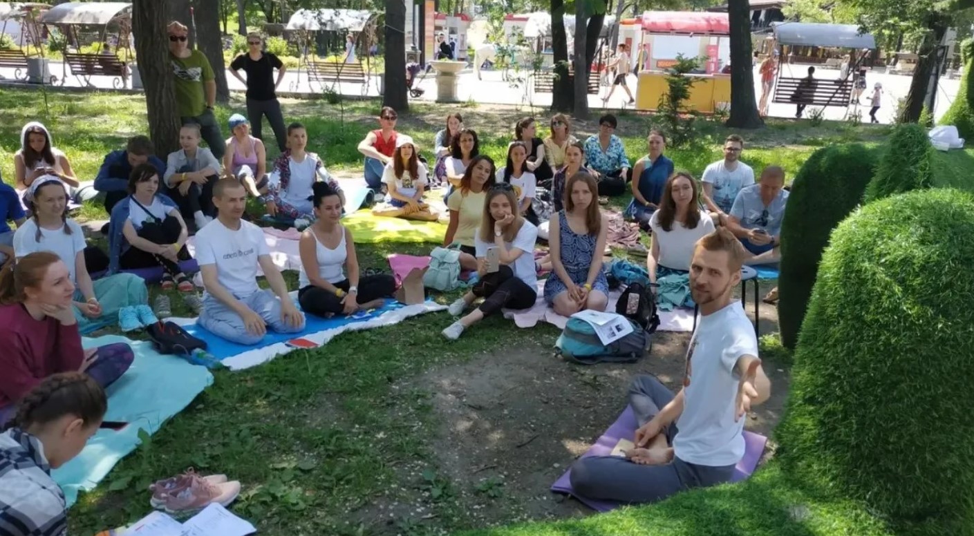 Хабаровчан по утрам зовут на танцевальные зарядки и йогу