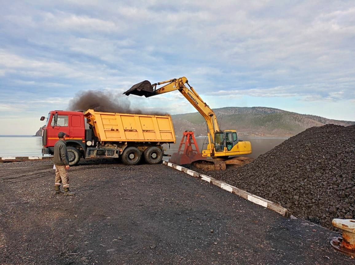 В порт Аян на севере Хабаровского края завезли годовой запас топлива